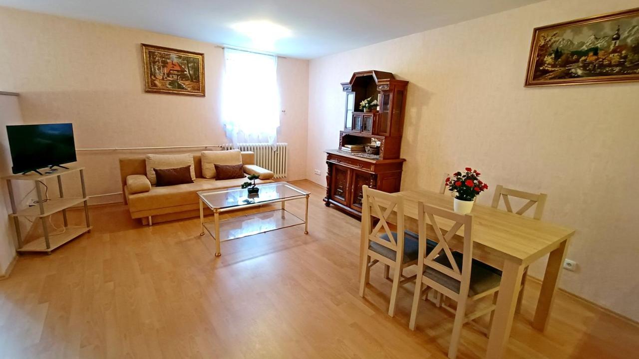 Apartments Stubsi With Colonnade View 卡罗维发利 外观 照片