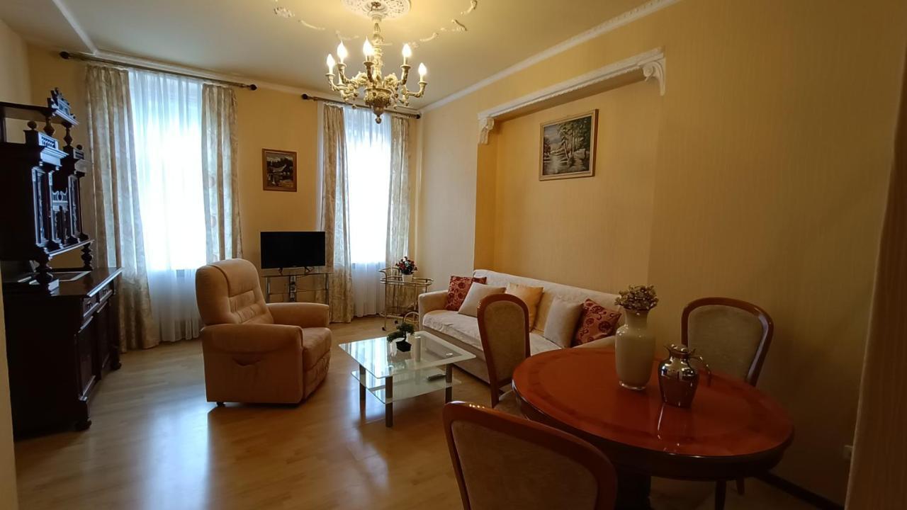Apartments Stubsi With Colonnade View 卡罗维发利 外观 照片