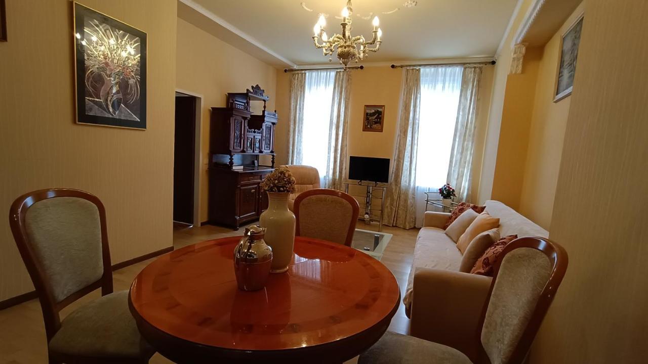 Apartments Stubsi With Colonnade View 卡罗维发利 外观 照片