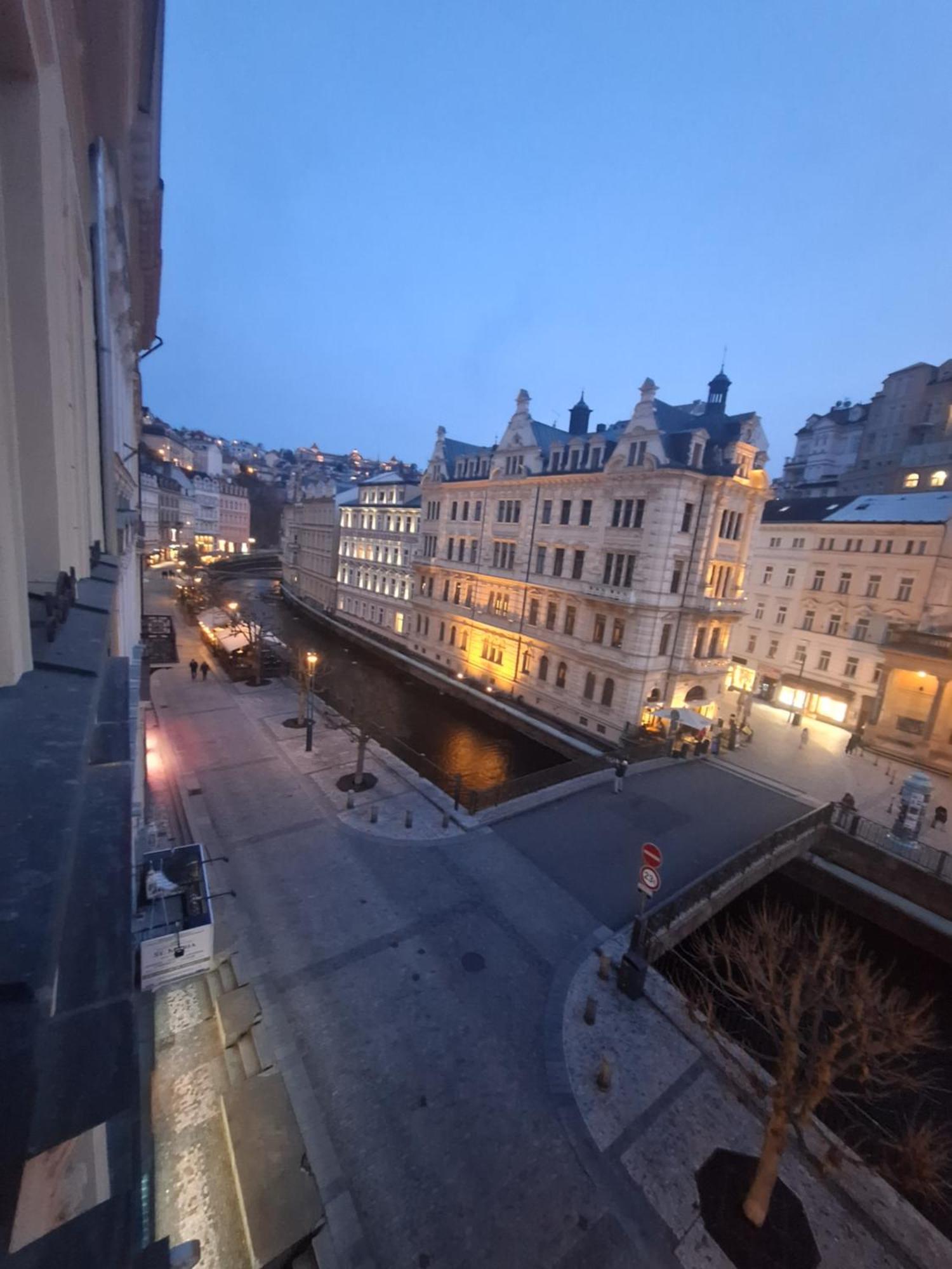Apartments Stubsi With Colonnade View 卡罗维发利 外观 照片