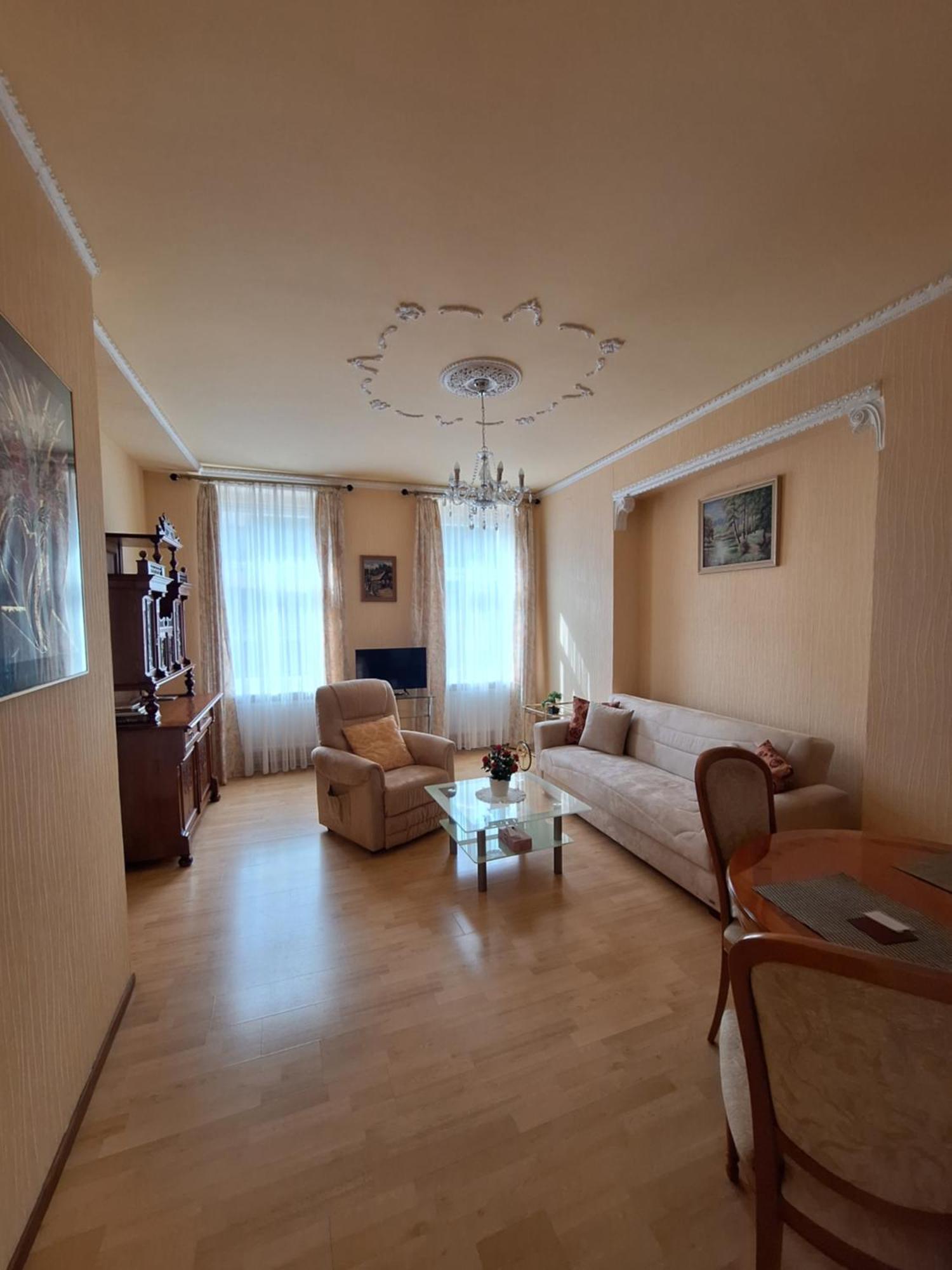 Apartments Stubsi With Colonnade View 卡罗维发利 外观 照片