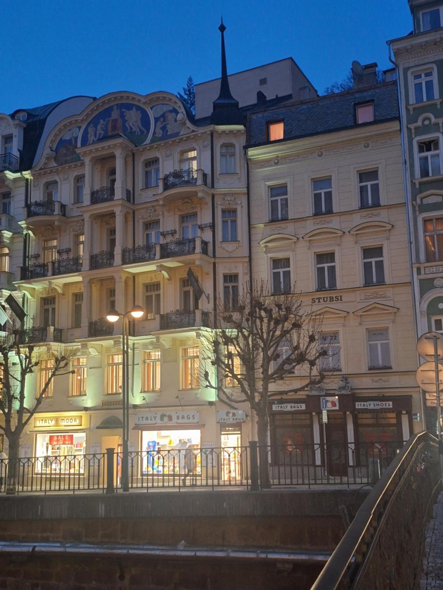 Apartments Stubsi With Colonnade View 卡罗维发利 外观 照片